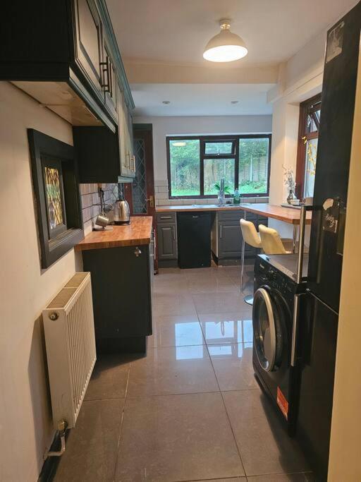Quiet Family Home Tettenhall Exterior photo